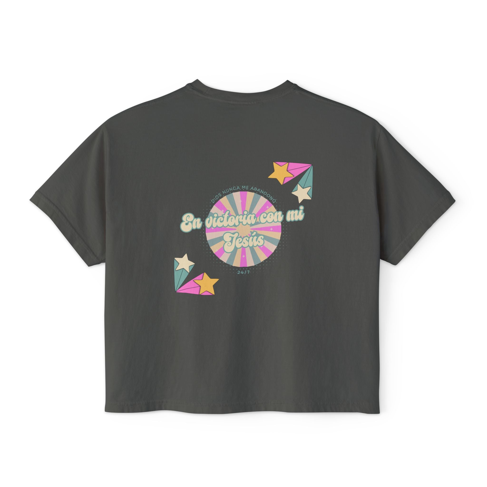 Mujeres Boxy Camisa— 'En Victoria con mi Jesús' Pastel Retro Faith Graphic