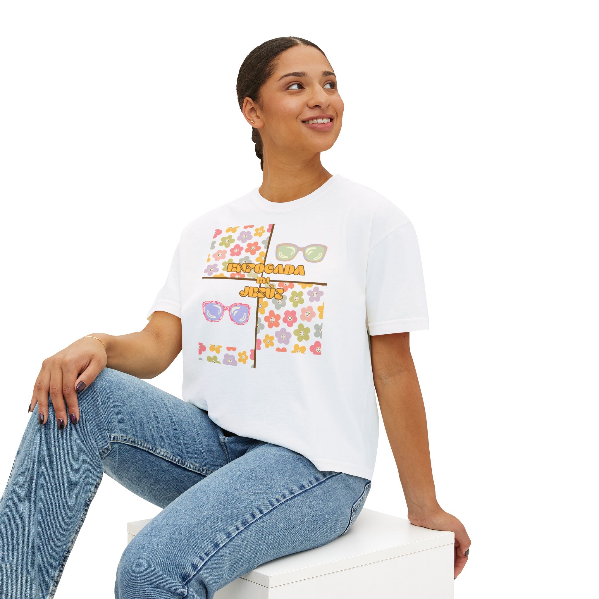 Retro Spanish Sunglasses Boxy Tee — 'Enfocada en Jesús' Graphic Top