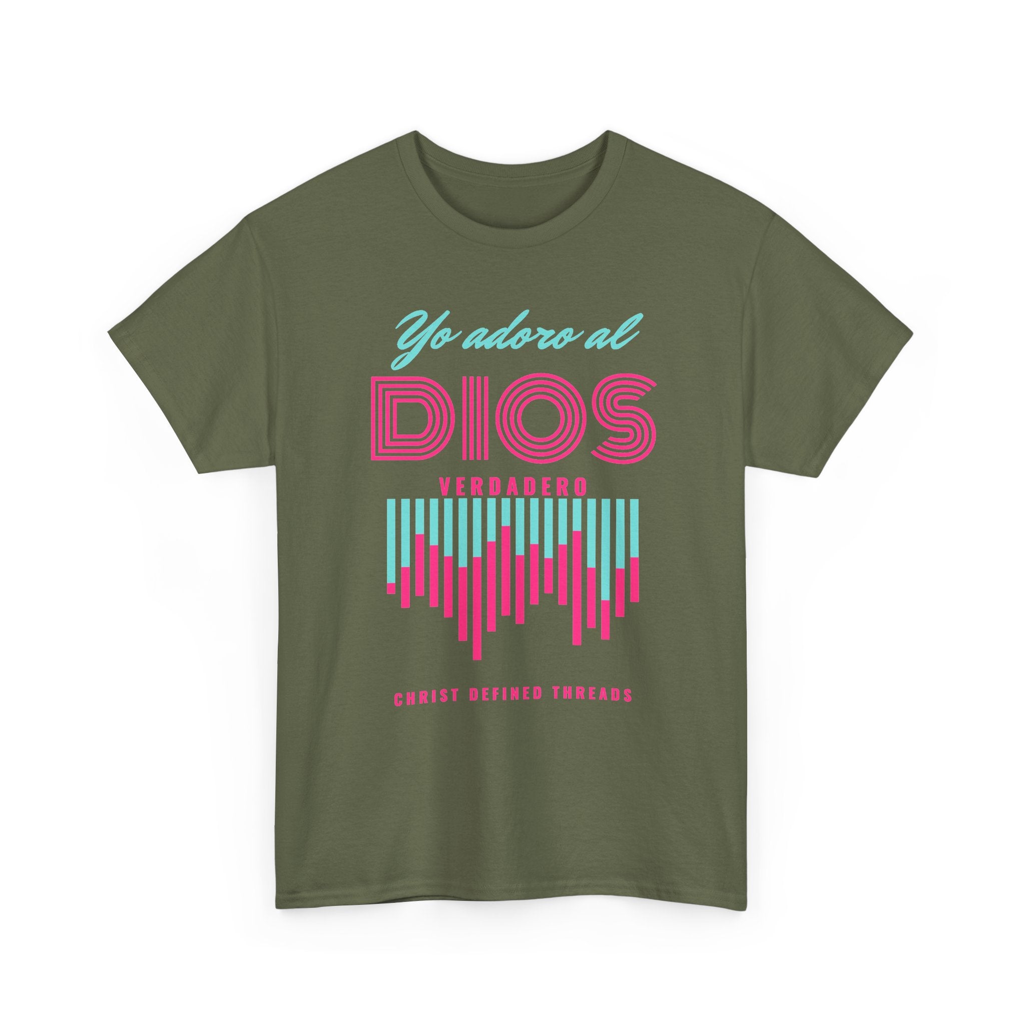 "Yo adoro al Dios verdadero" Camisa Feminina — "Y estos tres son uno" (1 Juan 5:7)
