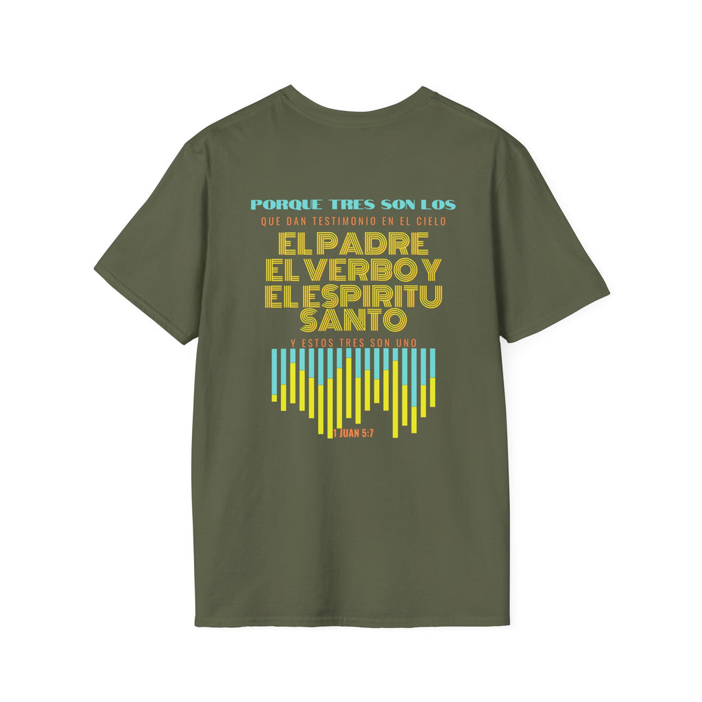 "Yo adoro al Dios verdadero" Camisa Retro —  "Y estos tres son uno" 1Juan 5:7