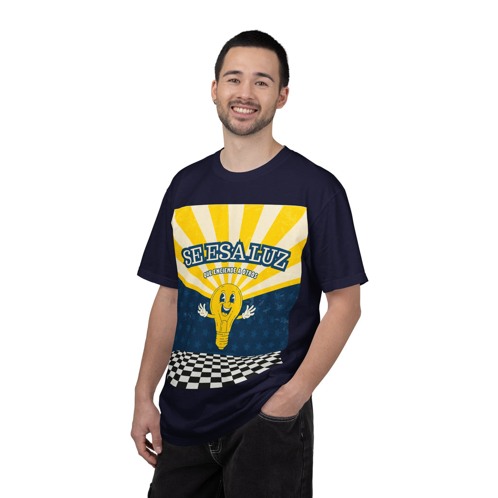 'Se esa luz que enciende a otros' Camisa para hombres — "Jesus les dijo: Yo Soy la Luz del Mundo" Juan 8:12