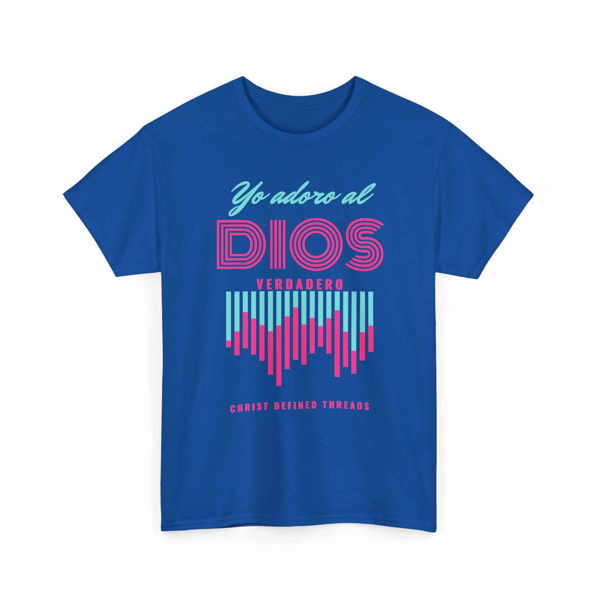 "Yo adoro al Dios verdadero" Camisa Feminina — "Y estos tres son uno" (1 Juan 5:7)