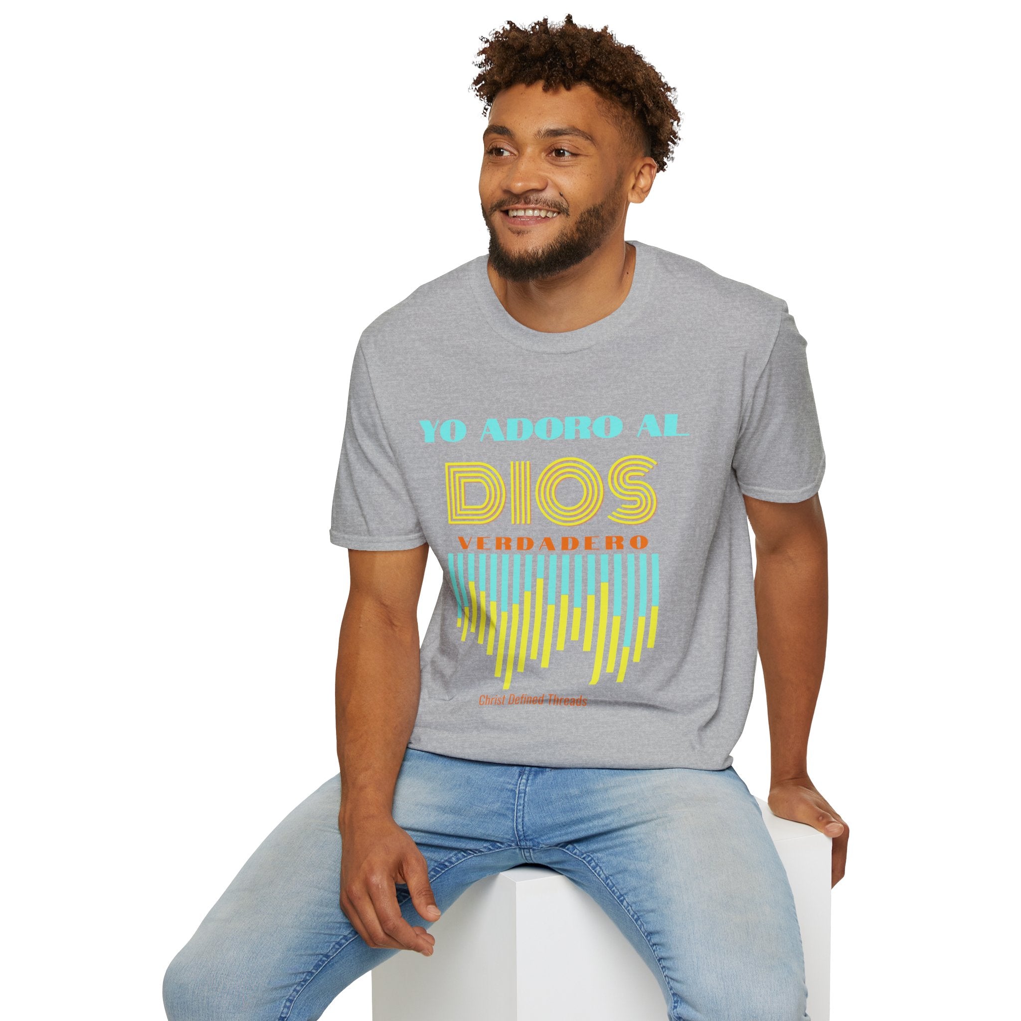 "Yo adoro al Dios verdadero" Camisa Retro —  "Y estos tres son uno" 1Juan 5:7