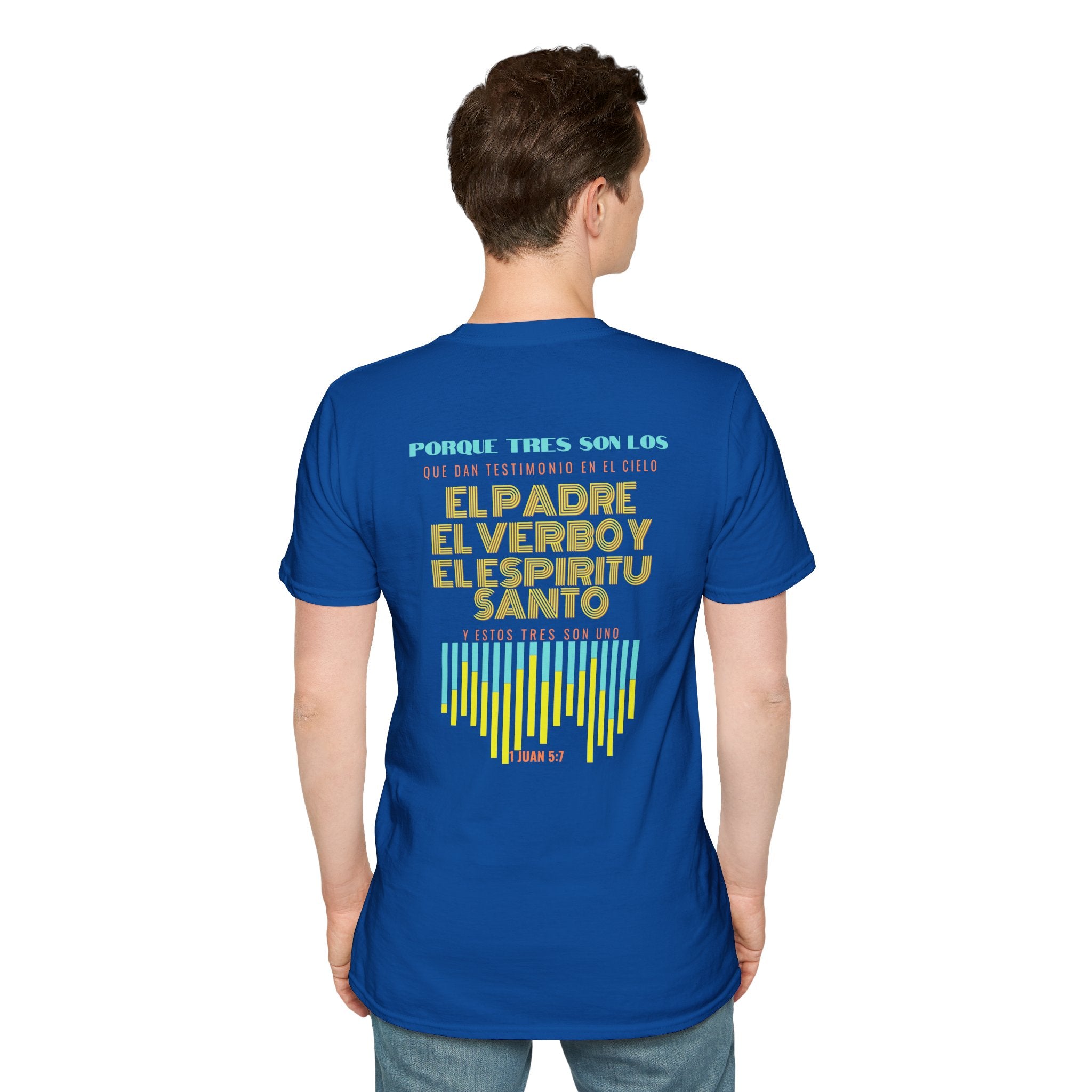 "Yo adoro al Dios verdadero" Camisa Retro —  "Y estos tres son uno" 1Juan 5:7