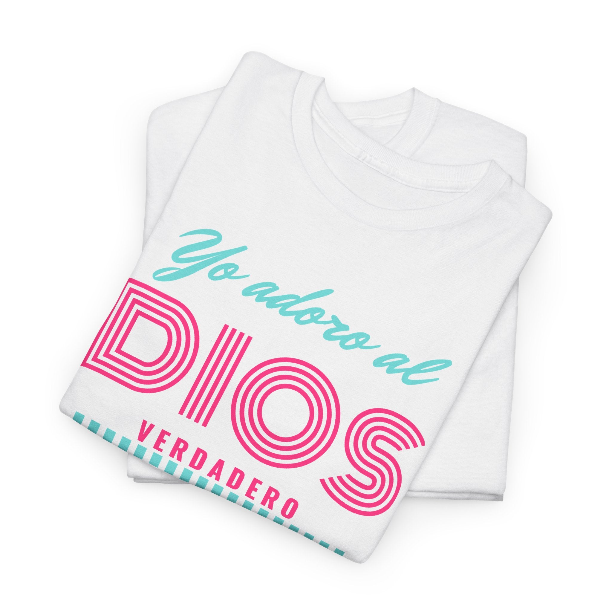 "Yo adoro al Dios verdadero" Camisa Feminina — "Y estos tres son uno" (1 Juan 5:7)