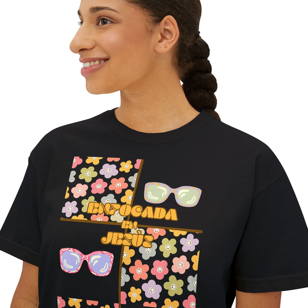 Retro Spanish Sunglasses Boxy Tee — 'Enfocada en Jesús' Graphic Top