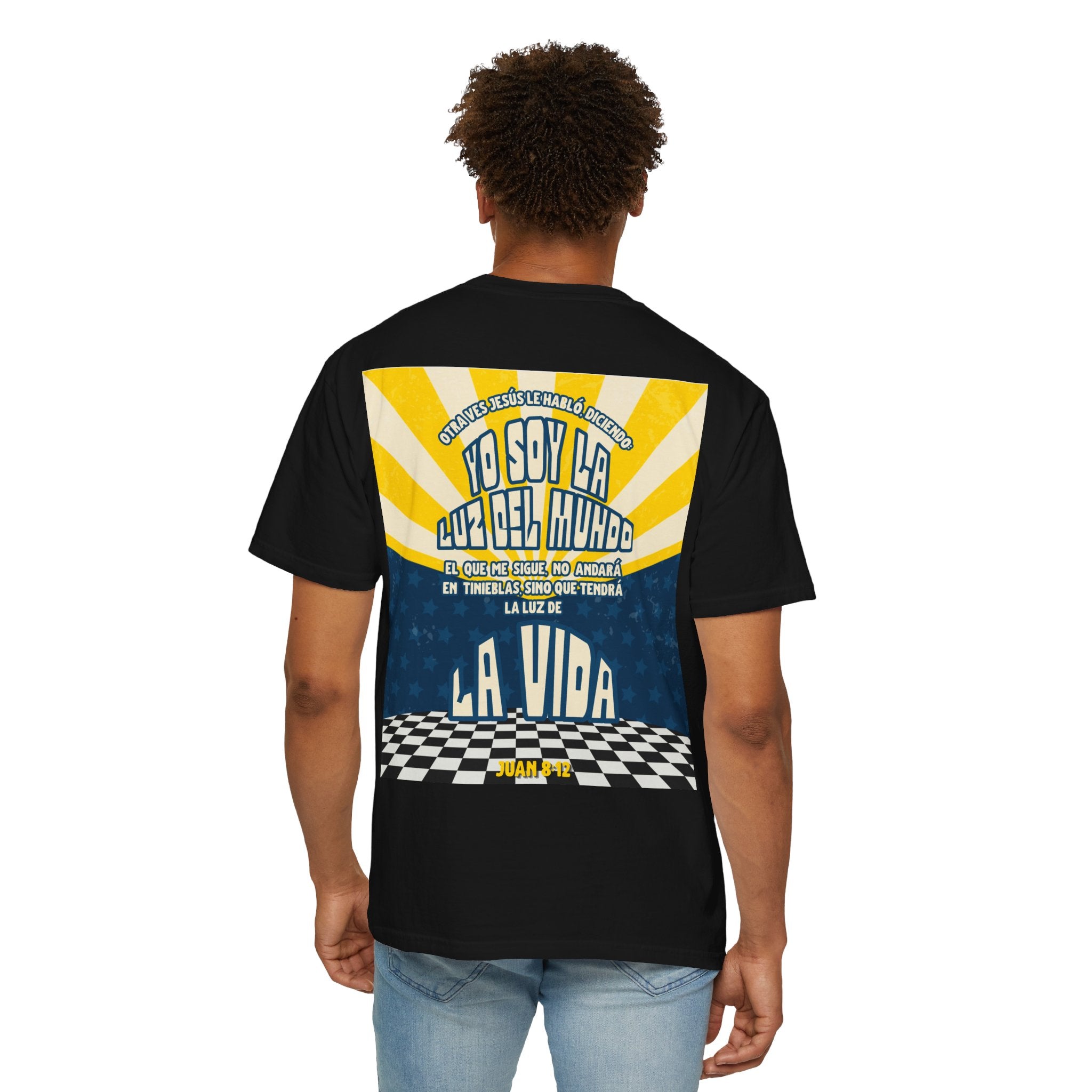 'Se esa luz que enciende a otros' Camisa para hombres — "Jesus les dijo: Yo Soy la Luz del Mundo" Juan 8:12