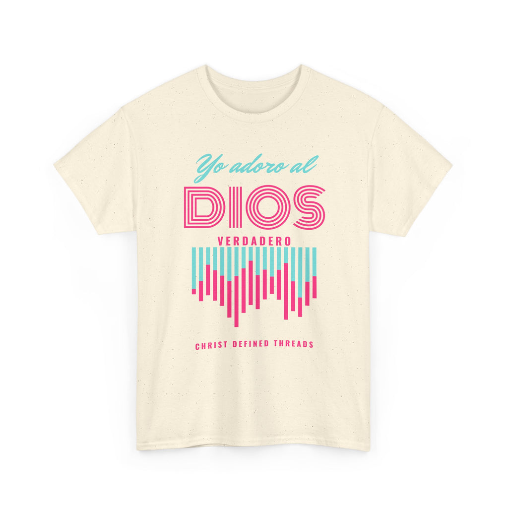 "Yo adoro al Dios verdadero" Camisa Feminina — "Y estos tres son uno" (1 Juan 5:7)