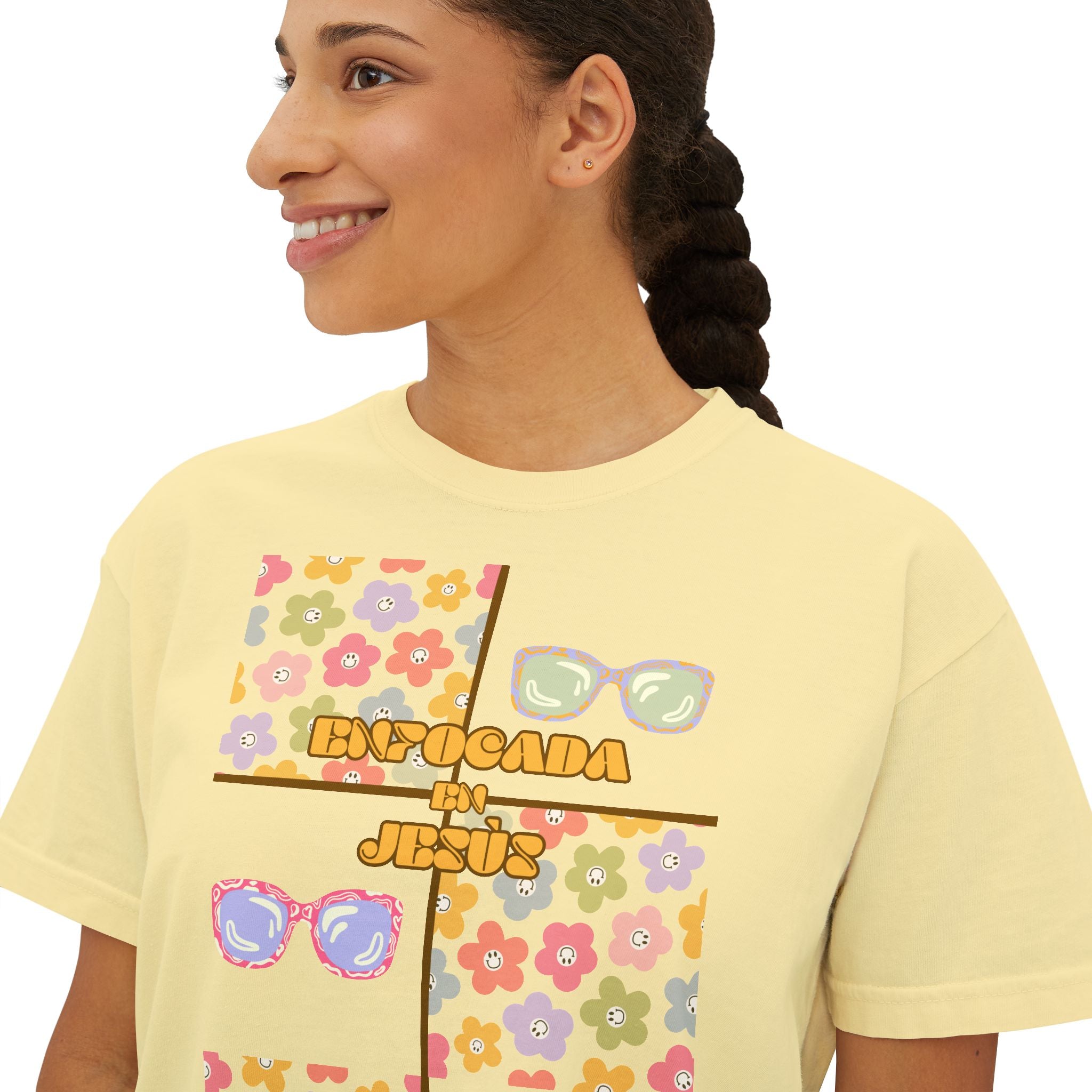 Retro Spanish Sunglasses Boxy Tee — 'Enfocada en Jesús' Graphic Top