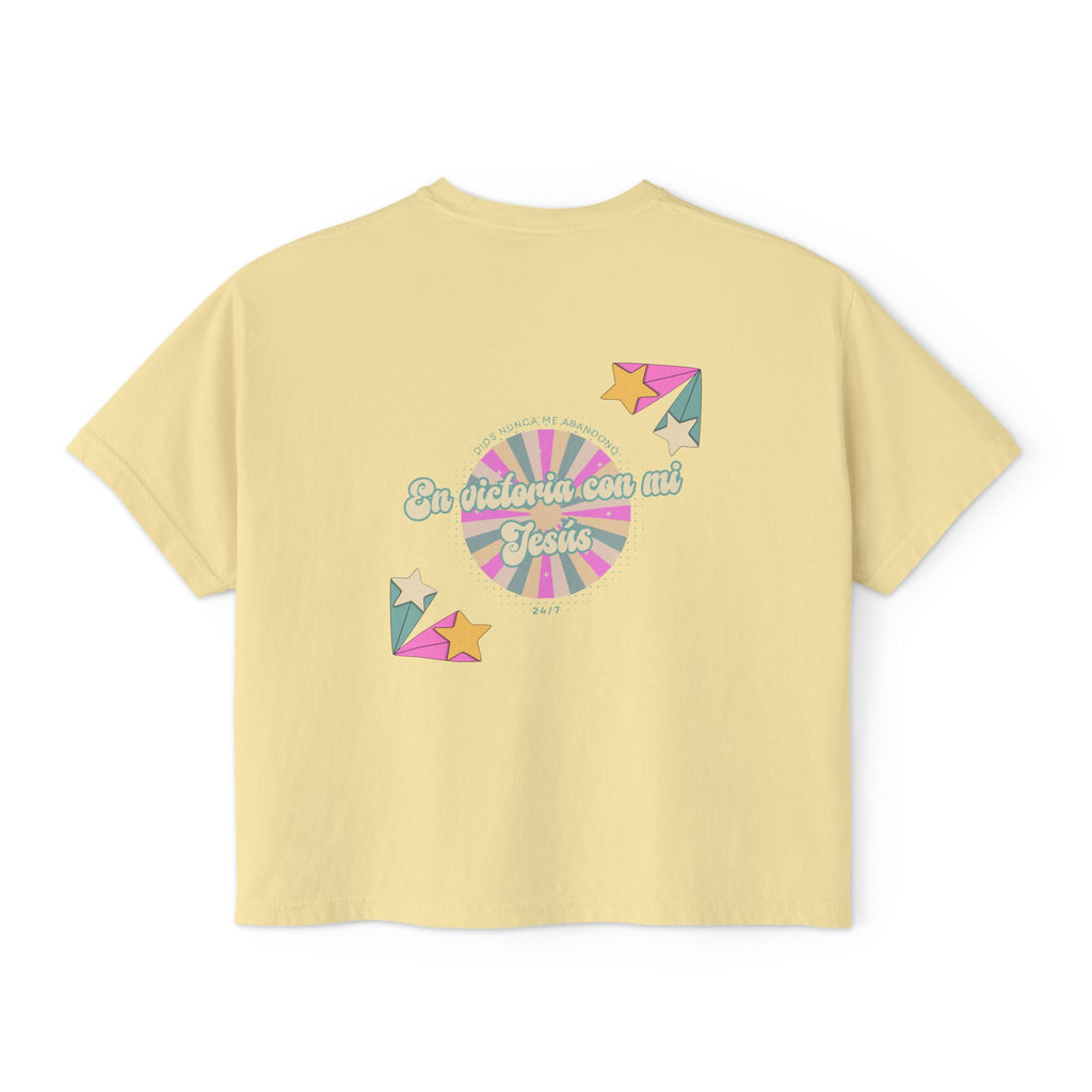 Mujeres Boxy Camisa— 'En Victoria con mi Jesús' Pastel Retro Faith Graphic