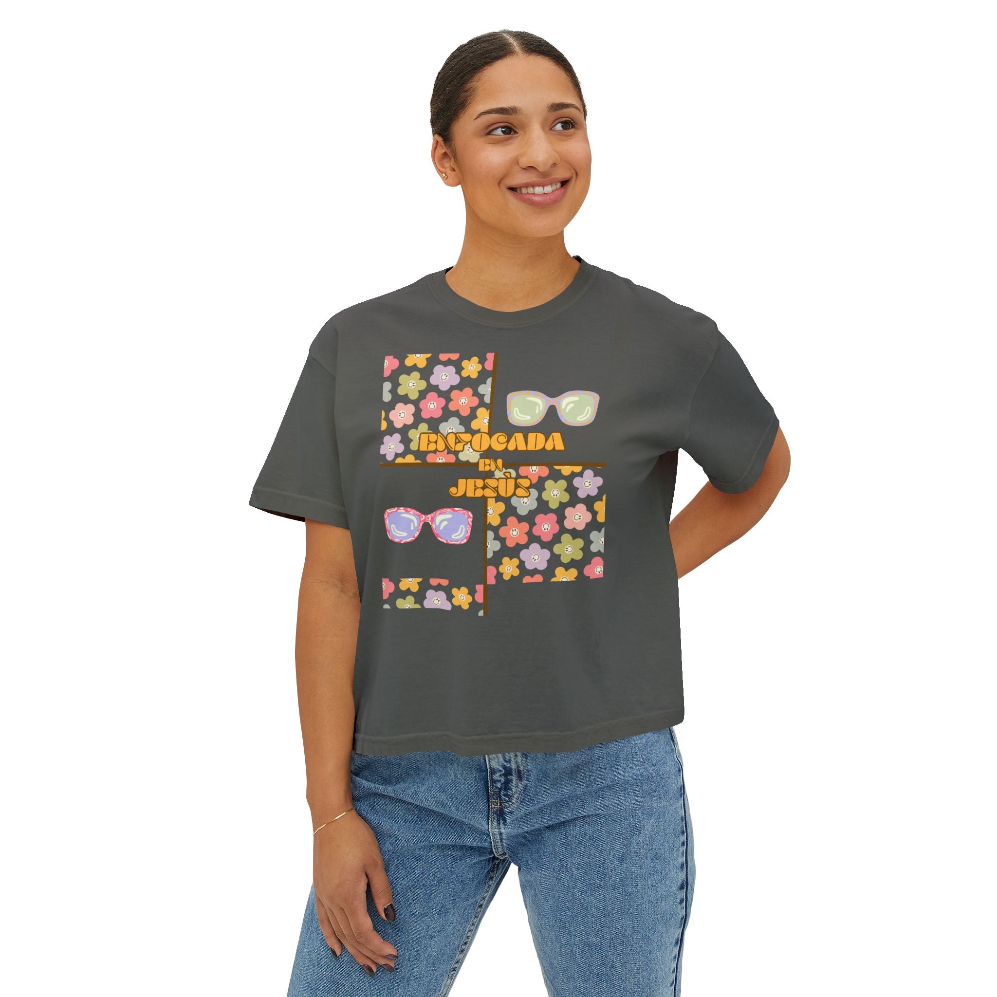 Retro Spanish Sunglasses Boxy Tee — 'Enfocada en Jesús' Graphic Top