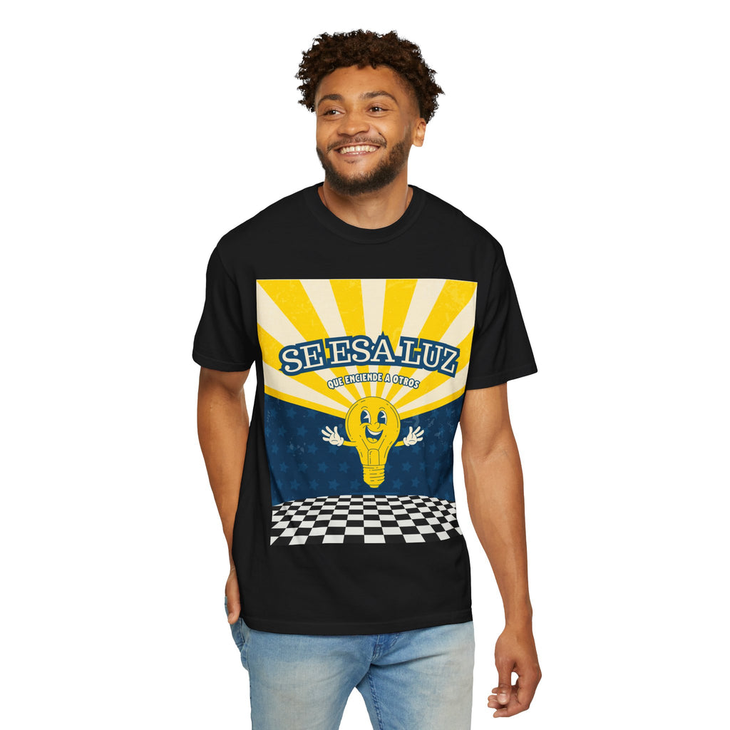 'Se esa luz que enciende a otros' Camisa para hombres — "Jesus les dijo: Yo Soy la Luz del Mundo" Juan 8:12