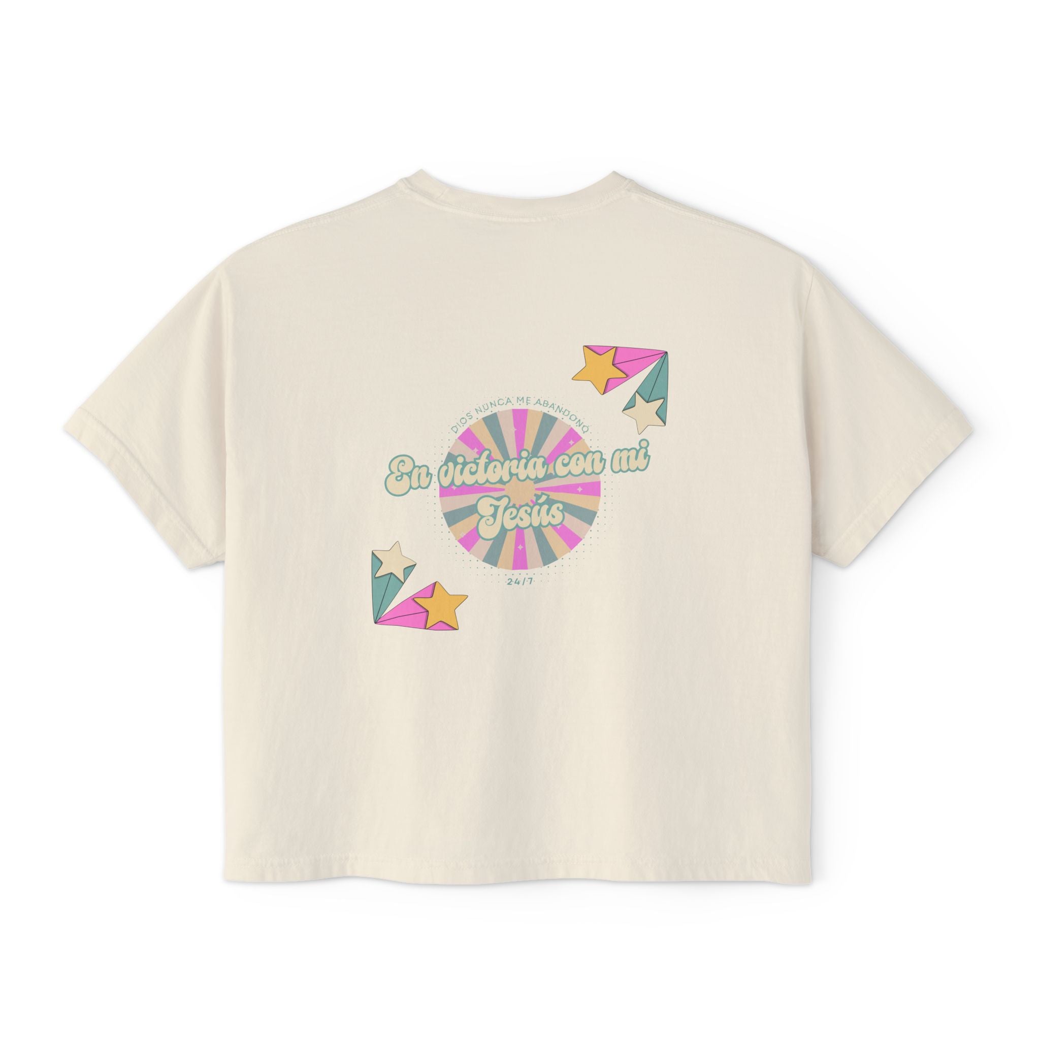 Mujeres Boxy Camisa— 'En Victoria con mi Jesús' Pastel Retro Faith Graphic