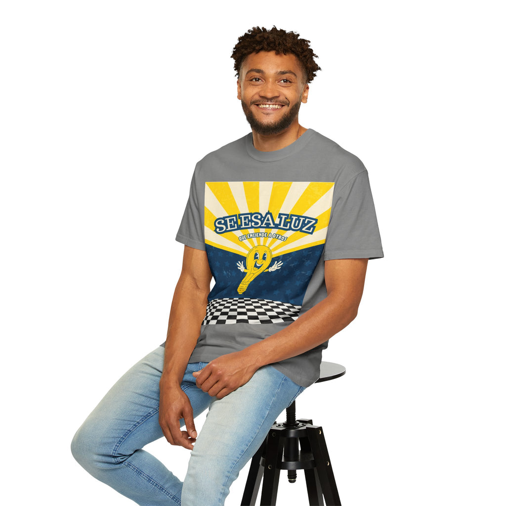 'Se esa luz que enciende a otros' Camisa para hombres — "Jesus les dijo: Yo Soy la Luz del Mundo" Juan 8:12