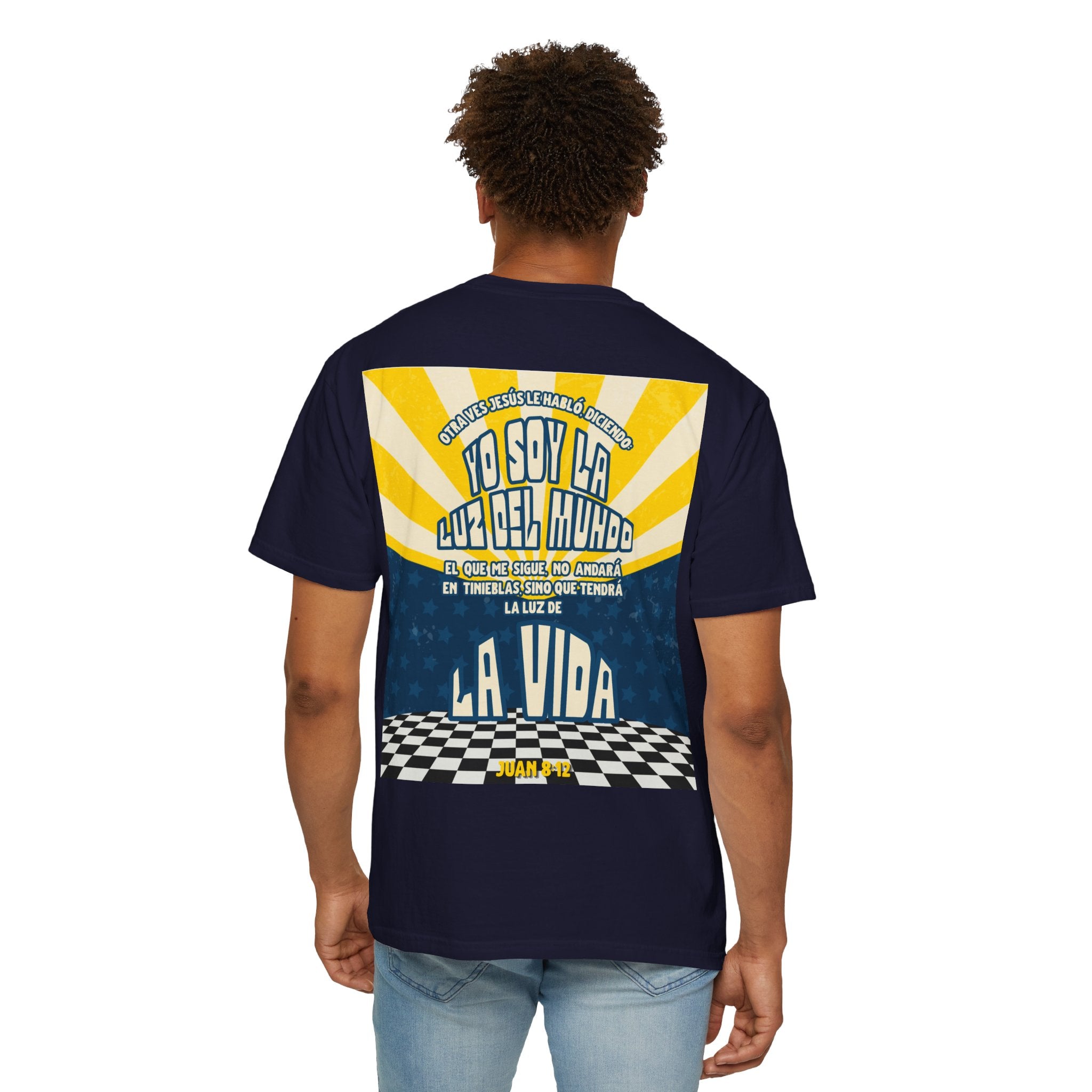 'Se esa luz que enciende a otros' Camisa para hombres — "Jesus les dijo: Yo Soy la Luz del Mundo" Juan 8:12