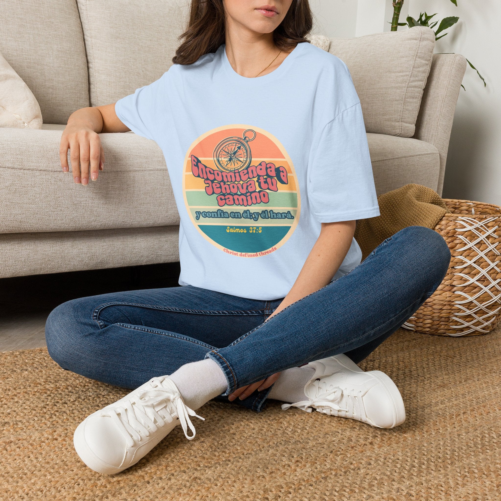 "Encomienda a Jehová tu camino" Camisa — Retro compás Camisa Feminina