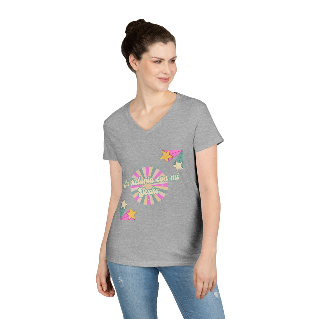 Camisa cuello V-Neck — "En victoria con mi Jesús" Para Mujeres