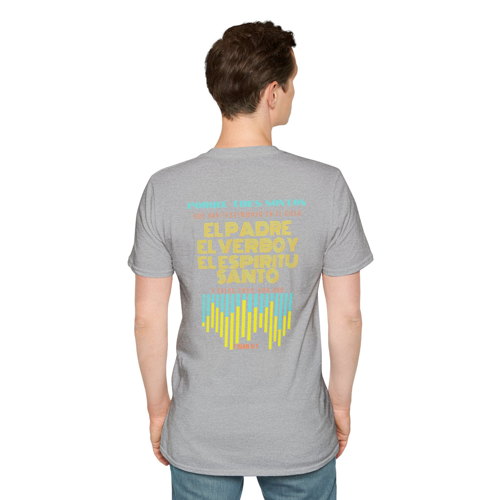"Yo adoro al Dios verdadero" Camisa Retro —  "Y estos tres son uno" 1Juan 5:7