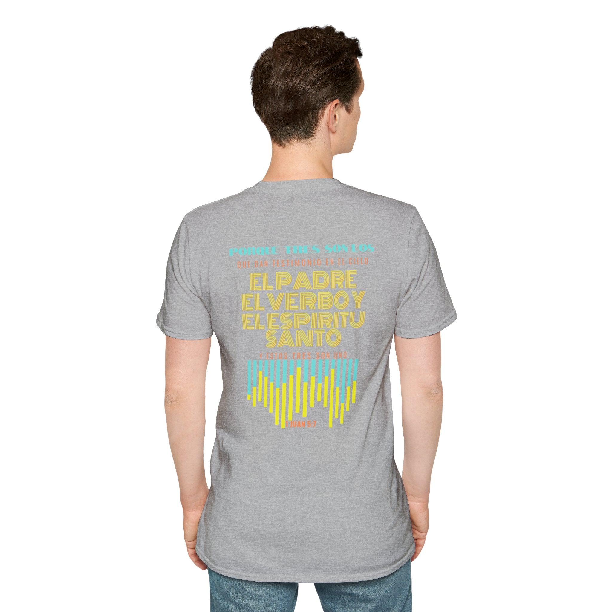 "Yo adoro al Dios verdadero" Camisa Retro —  "Y estos tres son uno" 1Juan 5:7