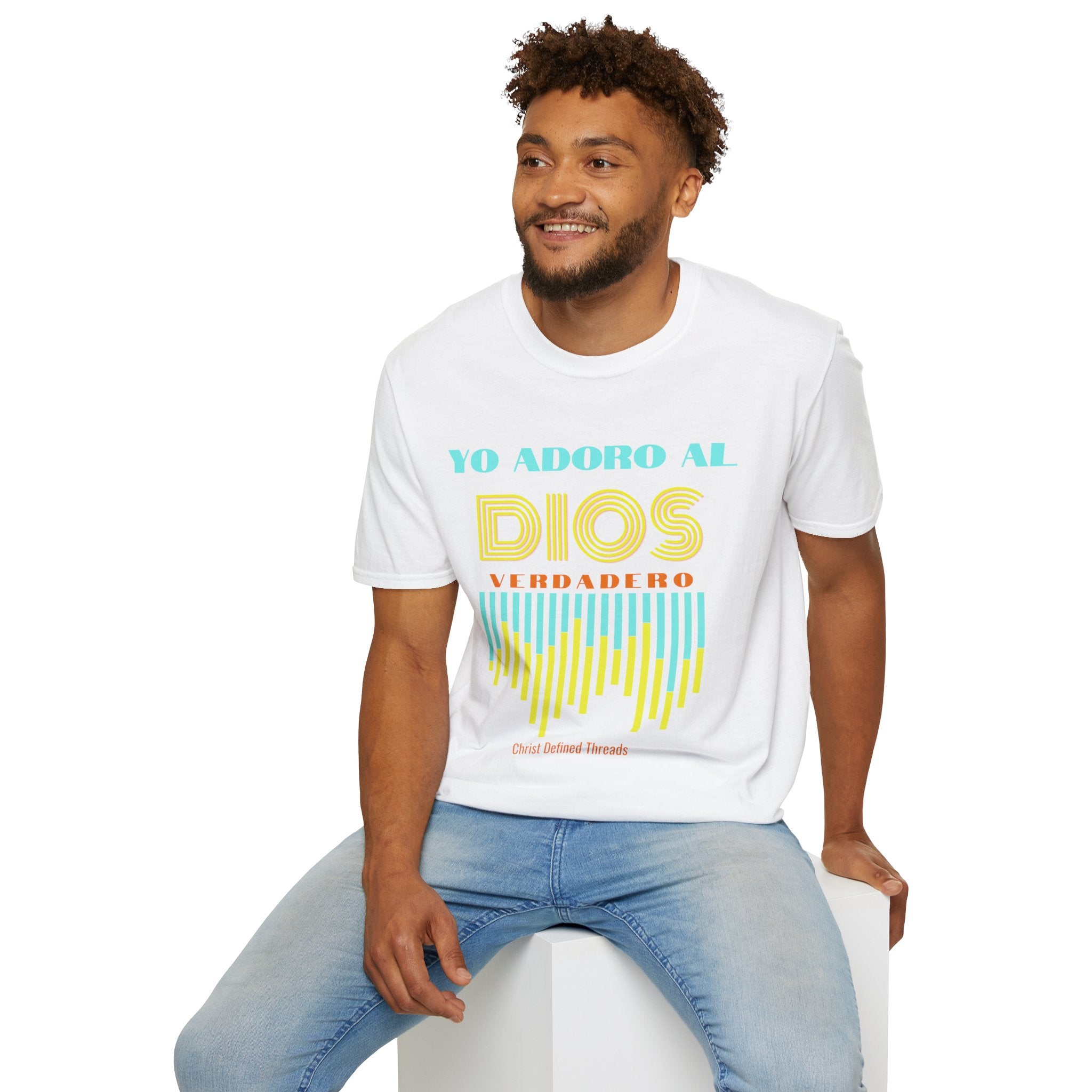 "Yo adoro al Dios verdadero" Camisa Retro —  "Y estos tres son uno" 1Juan 5:7
