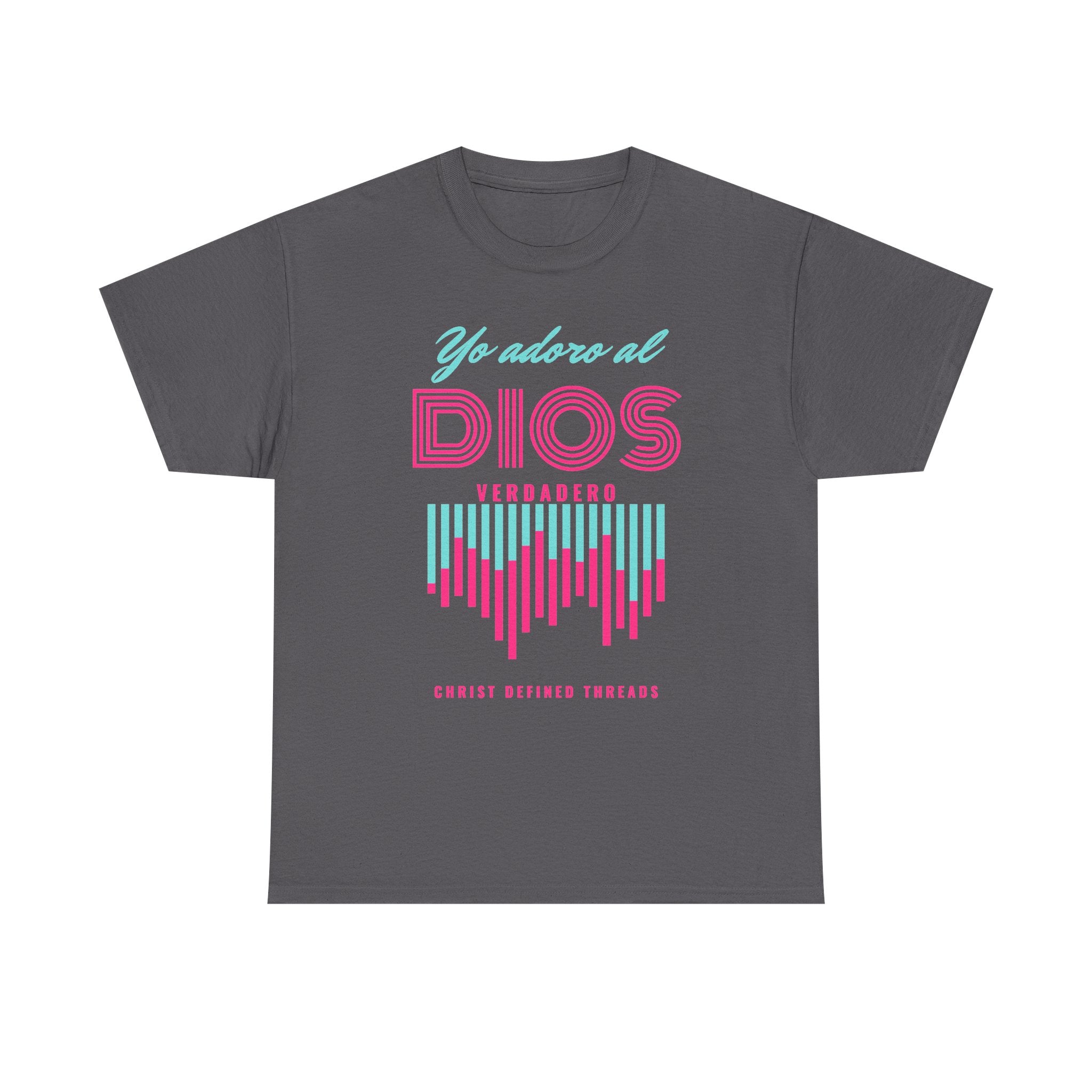 "Yo adoro al Dios verdadero" Camisa Feminina — "Y estos tres son uno" (1 Juan 5:7)