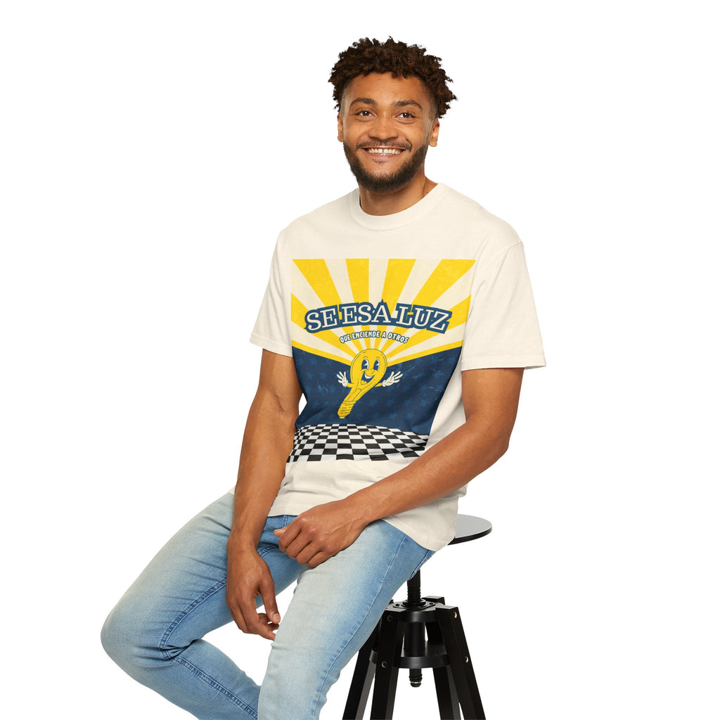 'Se esa luz que enciende a otros' Camisa para hombres — "Jesus les dijo: Yo Soy la Luz del Mundo" Juan 8:12