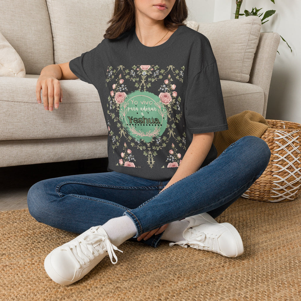 "Yo vivo para adorar a Yeshua" Camisa — Rosas y Color Menta Diseño