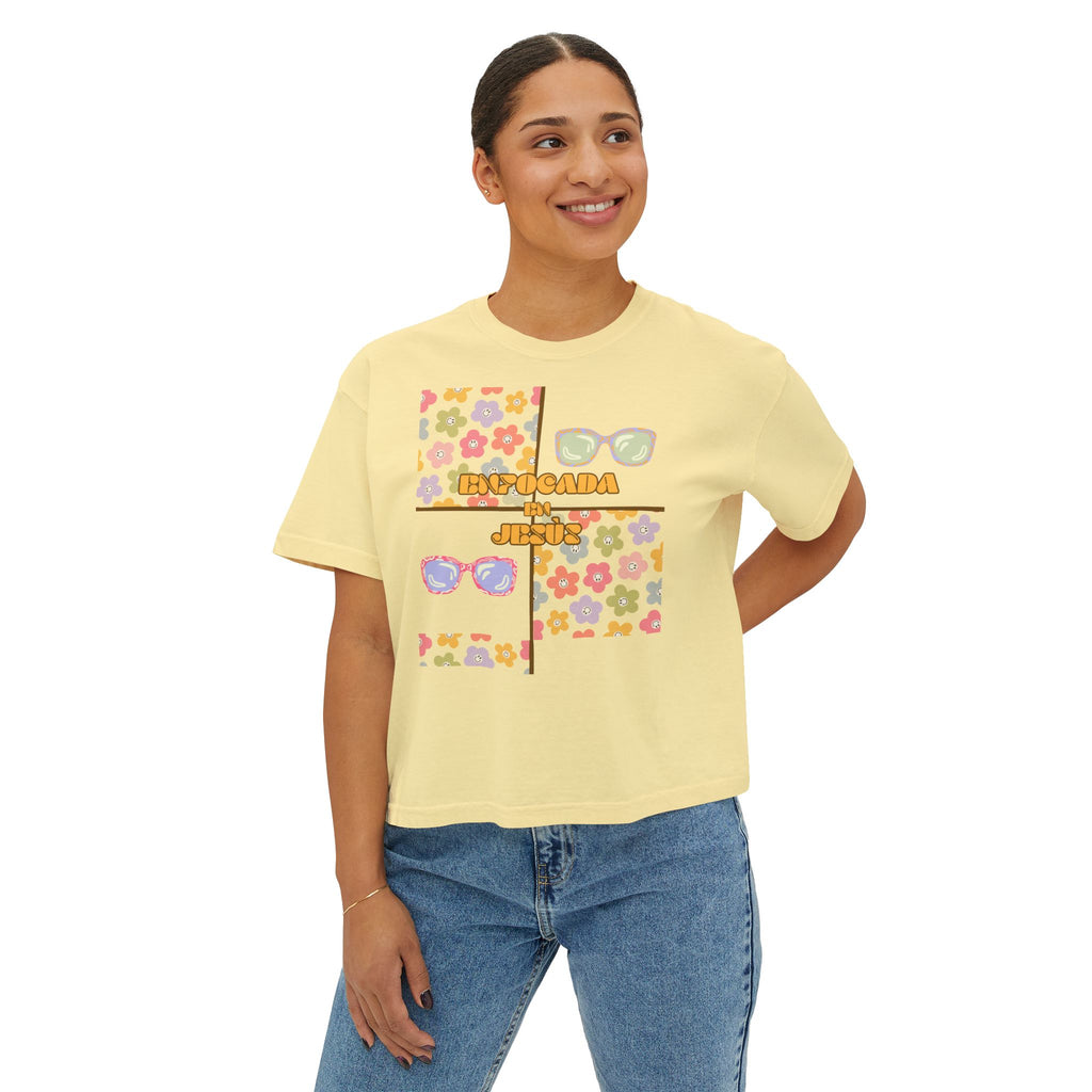 Retro Spanish Sunglasses Boxy Tee — 'Enfocada en Jesús' Graphic Top