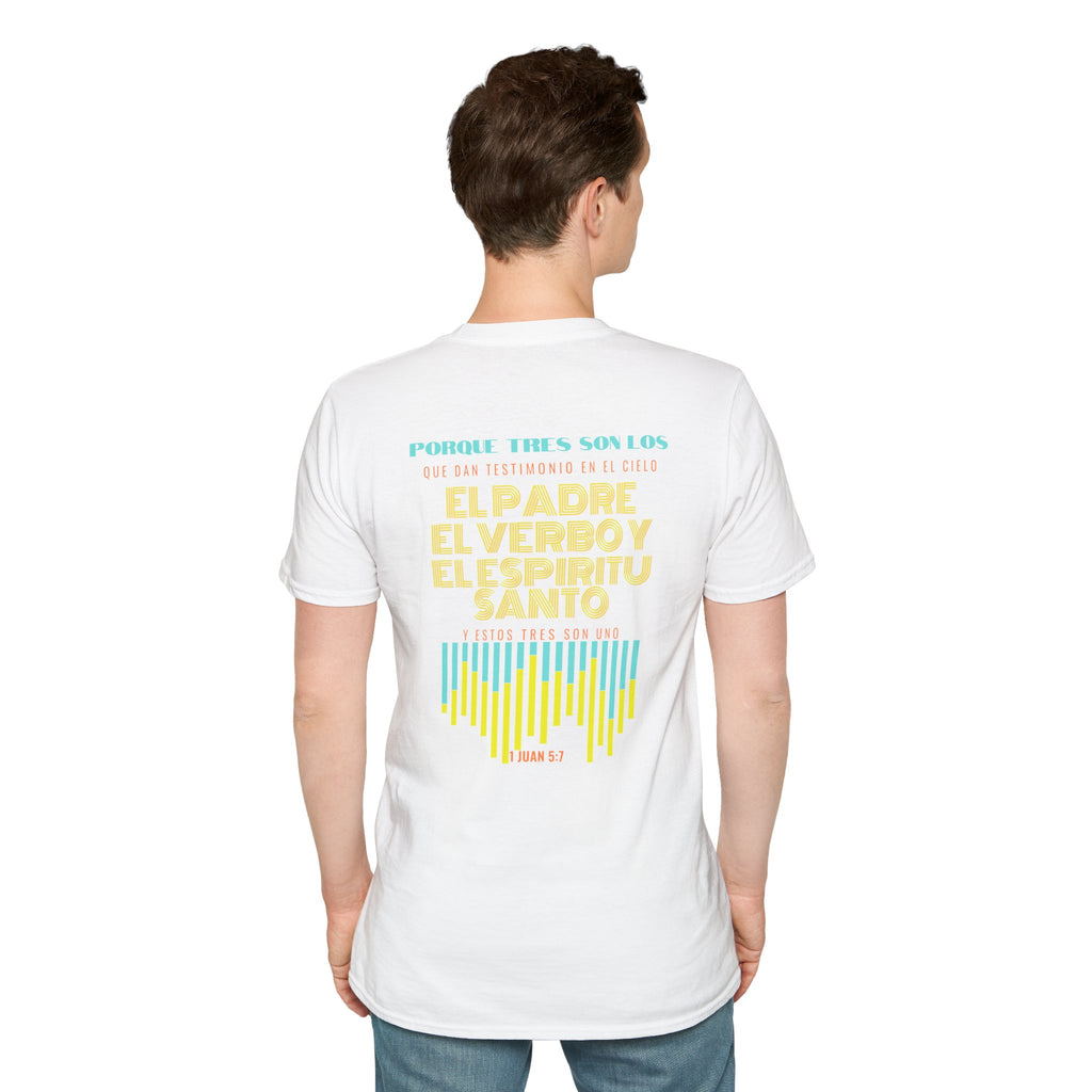"Yo adoro al Dios verdadero" Camisa Retro —  "Y estos tres son uno" 1Juan 5:7