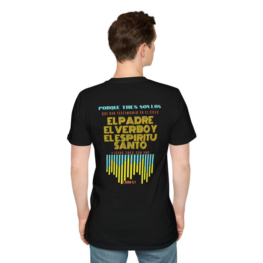 "Yo adoro al Dios verdadero" Camisa Retro —  "Y estos tres son uno" 1Juan 5:7