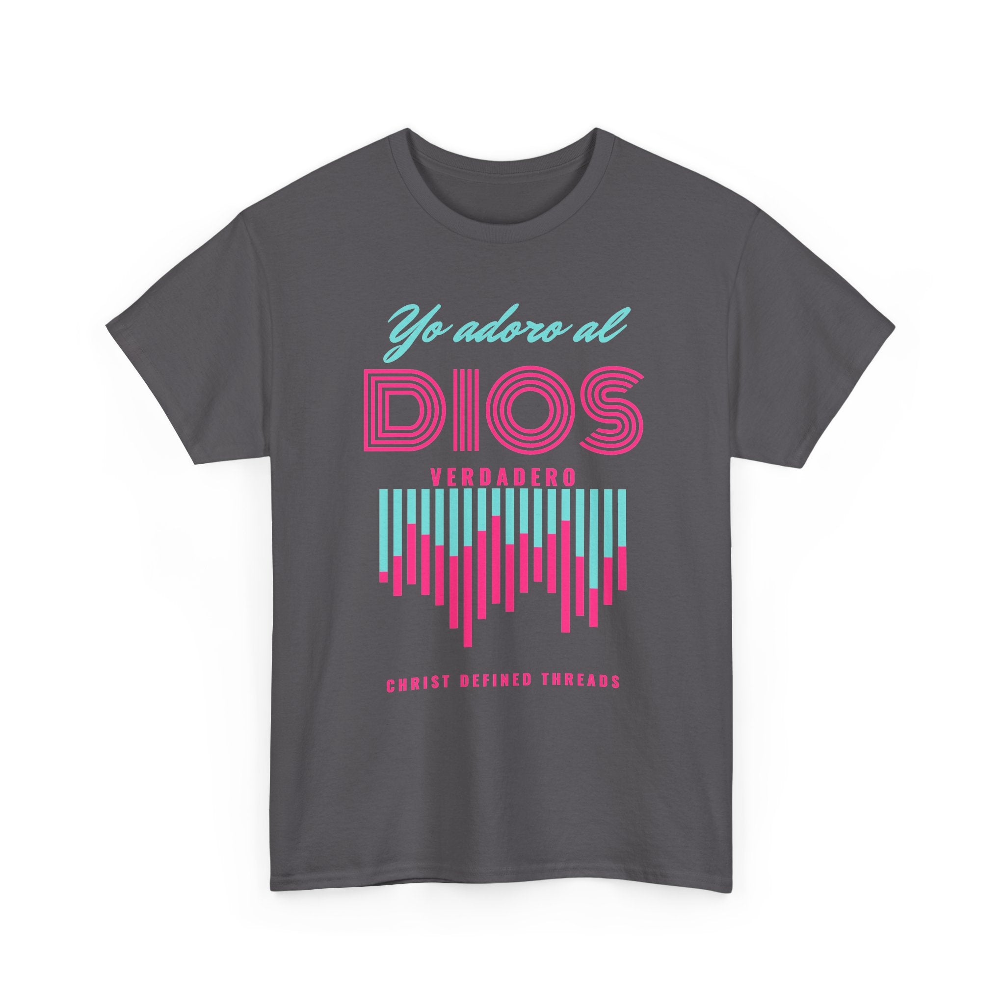 "Yo adoro al Dios verdadero" Camisa Feminina — "Y estos tres son uno" (1 Juan 5:7)