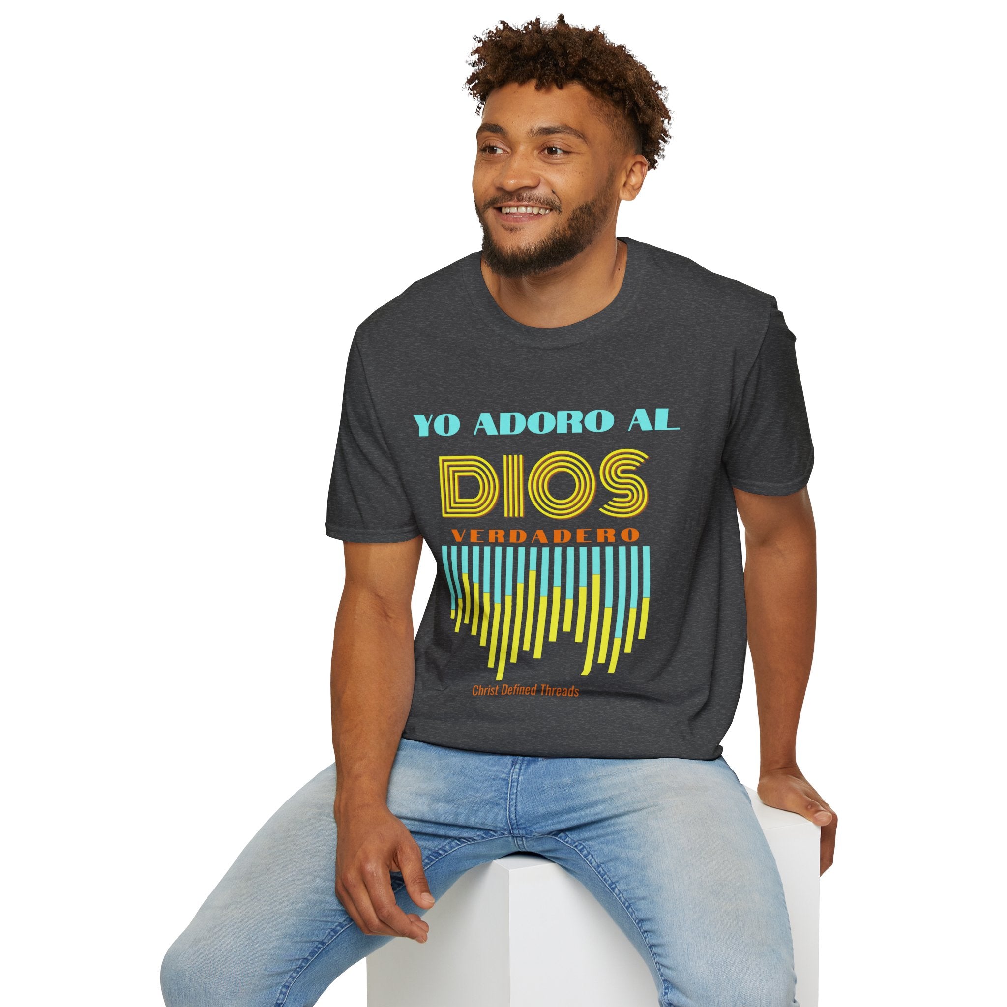 "Yo adoro al Dios verdadero" Camisa Retro —  "Y estos tres son uno" 1Juan 5:7