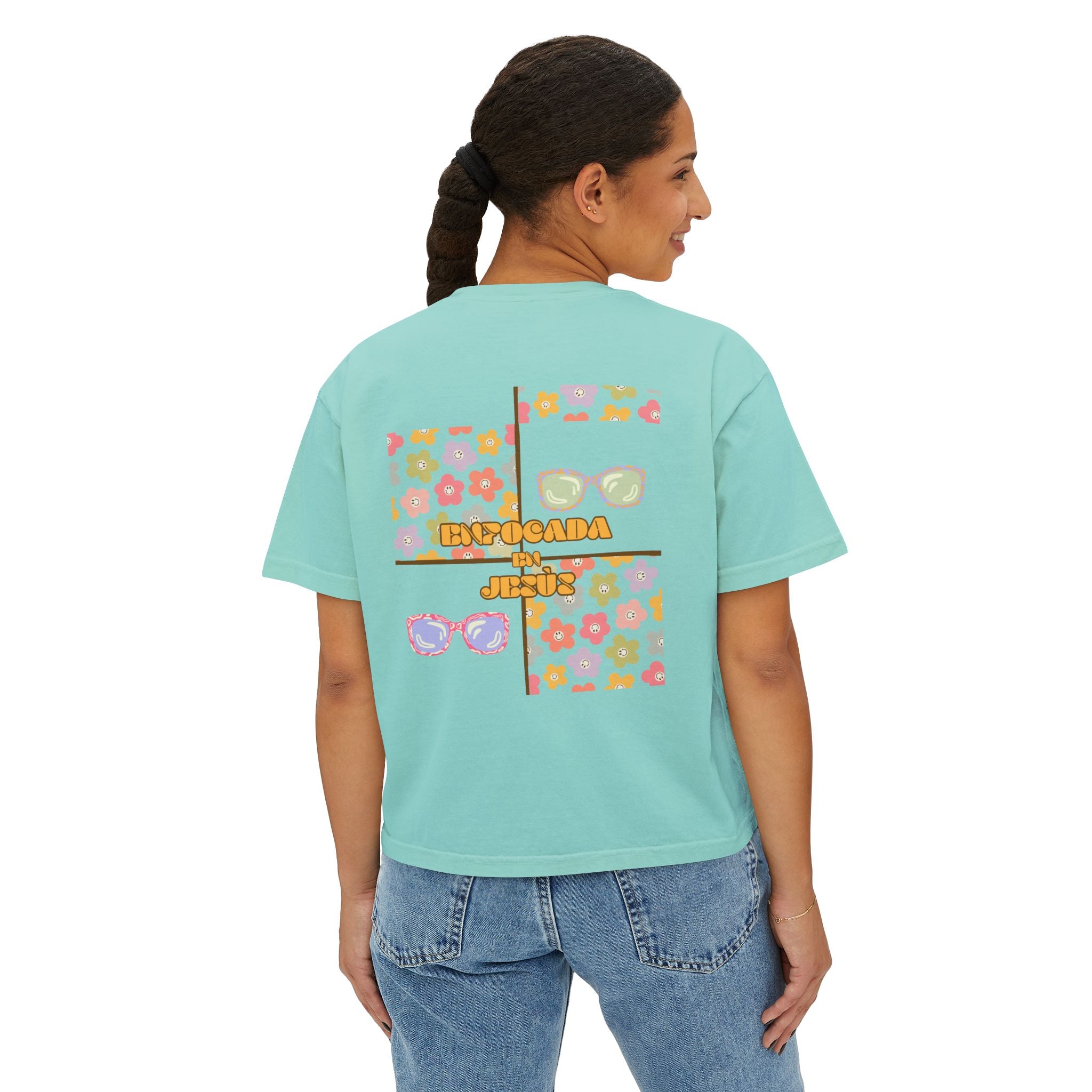 Retro Spanish Sunglasses Boxy Tee — 'Enfocada en Jesús' Graphic Top