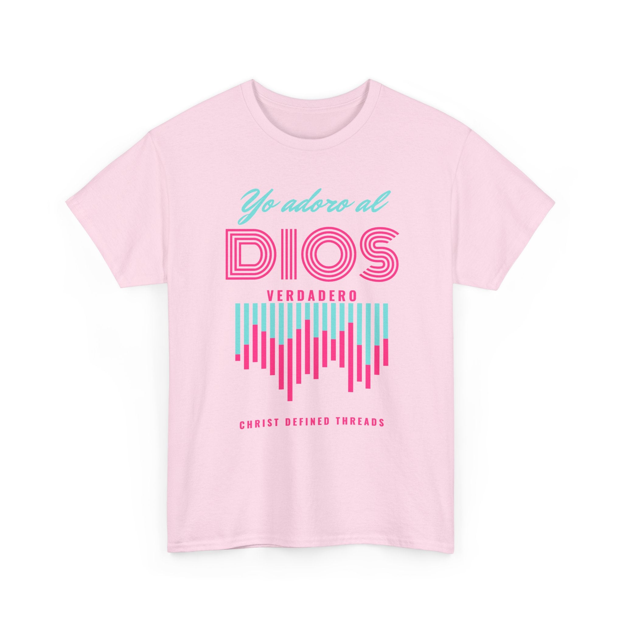 "Yo adoro al Dios verdadero" Camisa Feminina — "Y estos tres son uno" (1 Juan 5:7)