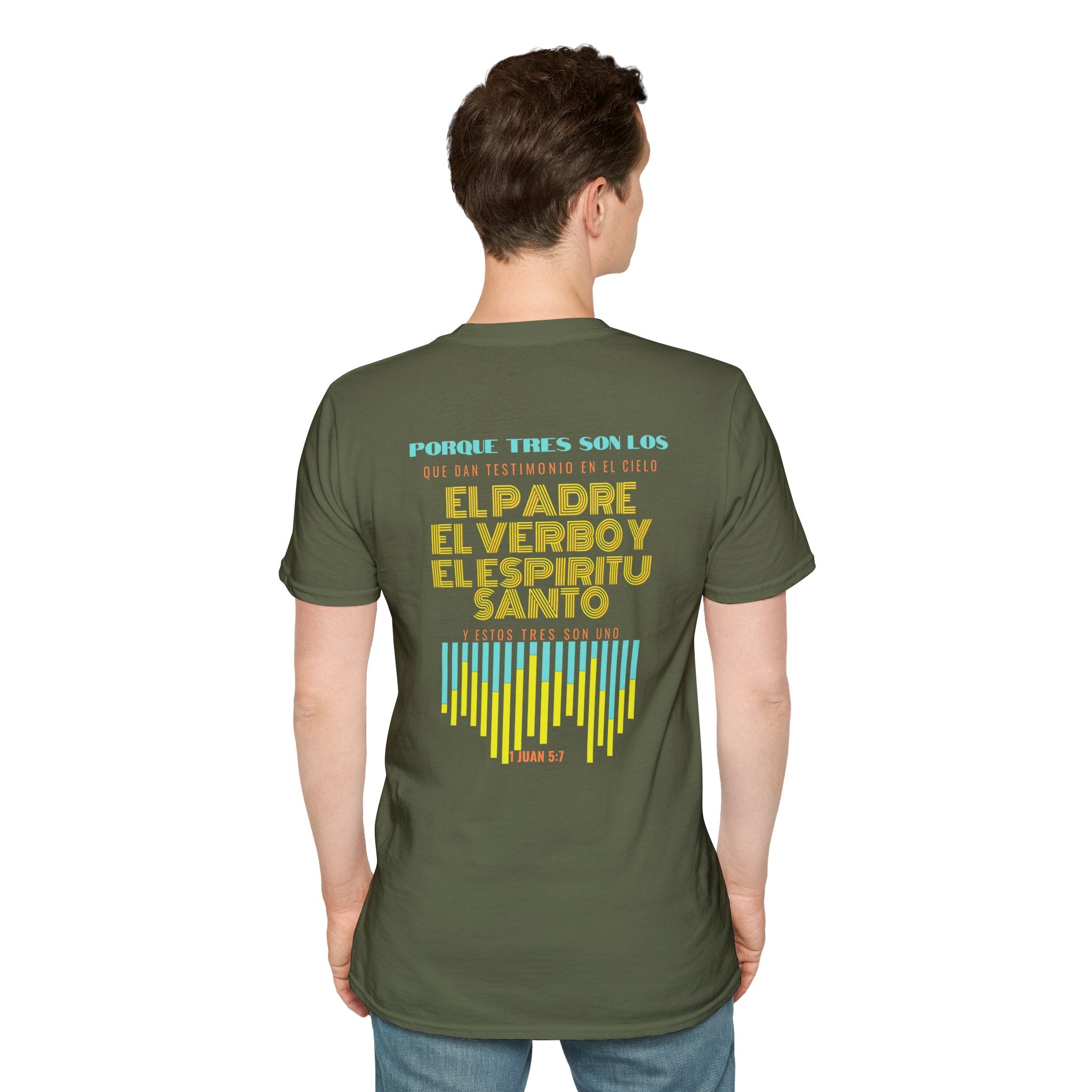 "Yo adoro al Dios verdadero" Camisa Retro —  "Y estos tres son uno" 1Juan 5:7