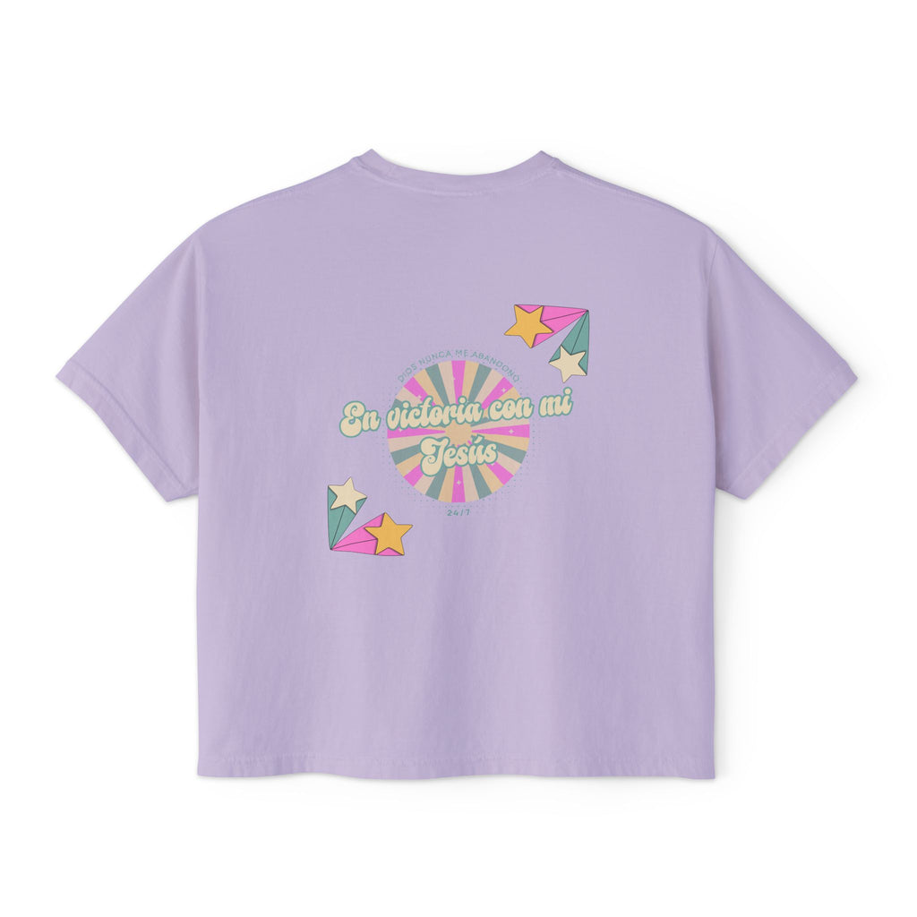 Mujeres Boxy Camisa— 'En Victoria con mi Jesús' Pastel Retro Faith Graphic