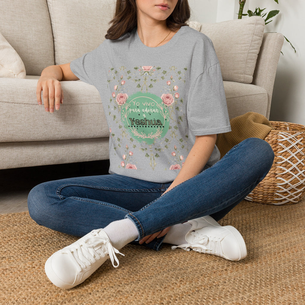 "Yo vivo para adorar a Yeshua" Camisa — Rosas y Color Menta Diseño