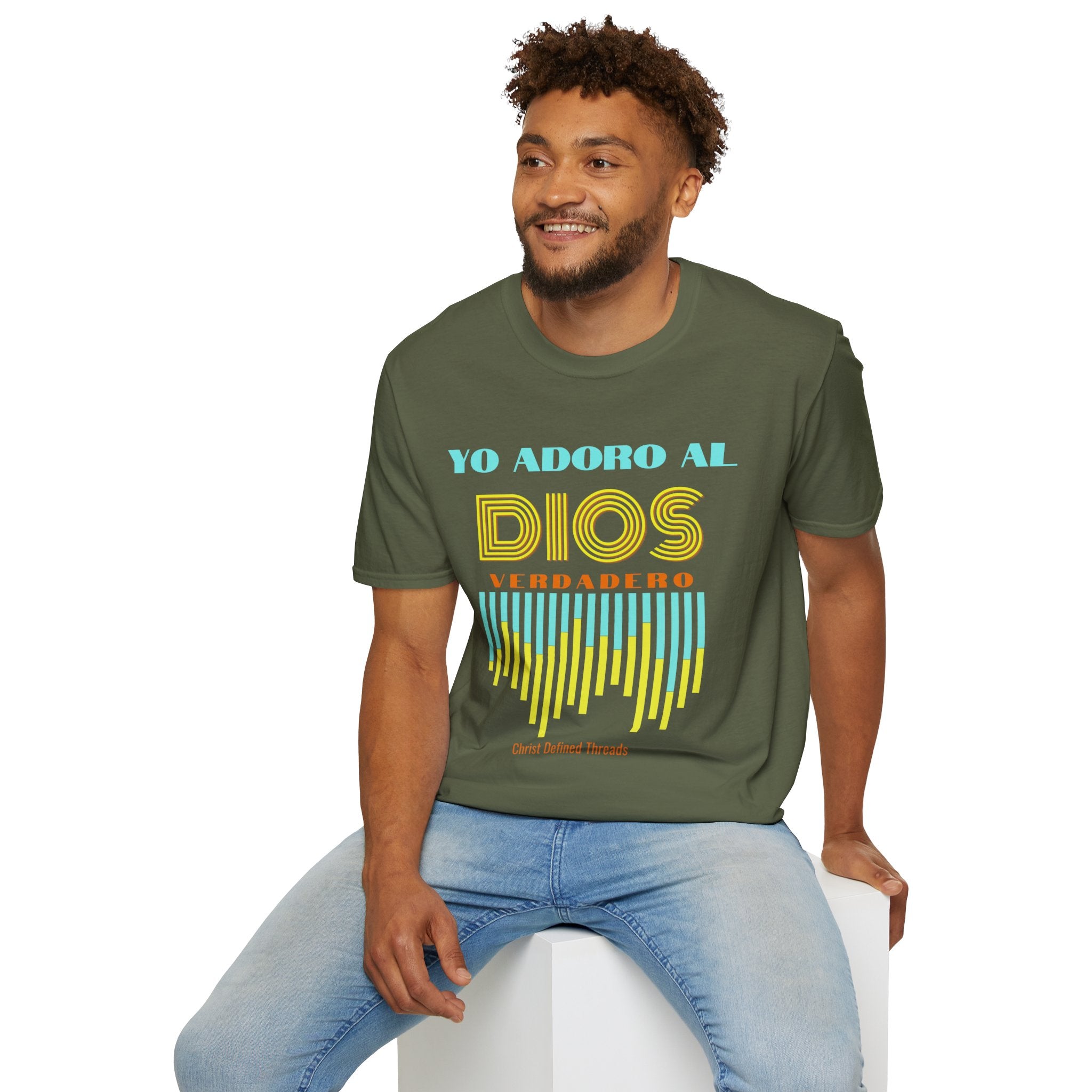 "Yo adoro al Dios verdadero" Camisa Retro —  "Y estos tres son uno" 1Juan 5:7